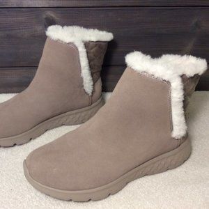 Skechers Go Ga Mat - On The Go Women's Boots Size 8